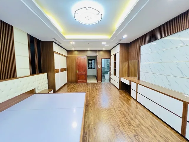 Bán nhà phố Hoàng Cầu, Đống Đa 53m² full thổ cư ngang 5m giá 30.8 tỷ tại Đường Hoàng Cầu Phường Đống Đa