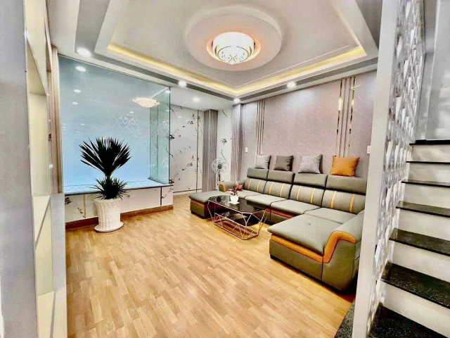 Bán nhà mặt phố đẹp tại Hoàng Liên, 16,2 tỷ, 102,6m2, 5PN, 4WC,