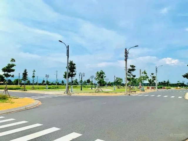 Cần bán lô đất giá ngộp nằm cạnh cầu Long Hưng,full thổ cư,sổ sẵn dễ dàng kết nối về tp HCM chỉ mất 10p di chuyển