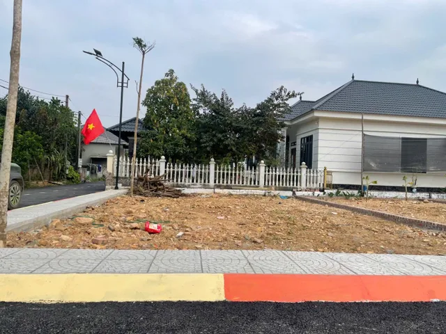 lô góc Hoà Lạc ( trục chính đường cổ đông )