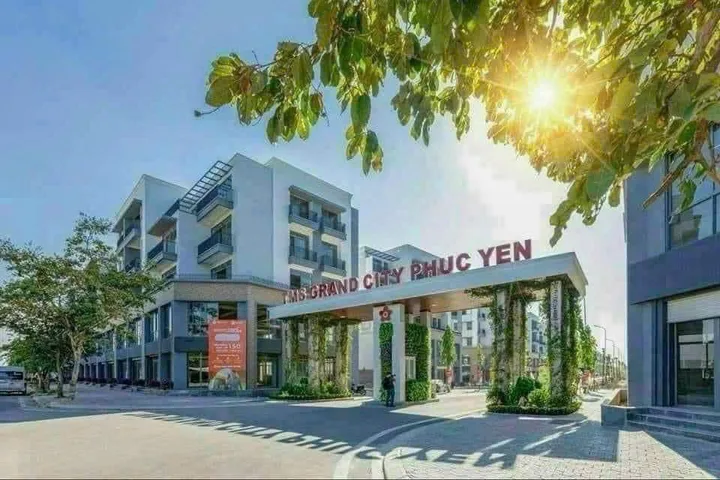 Nhà 5 Tầng 100m² Ngay Cổng Chính TMS Grand City Phúc Yên – Mặt Đường 24m