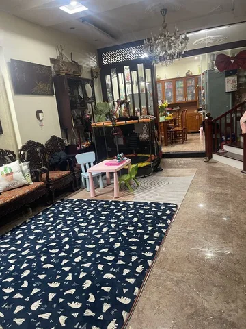 Nhà mặt ngõ Hào Nam. Cách MP 20m. Ô tô vào nhà. Gần Ga Cát Linh. Khu vực dân trí cao, an ninh tốt. Giao thông di chuyển tiện lợi. Ở sướng