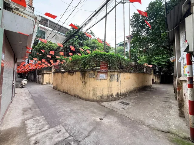 BÁN MẢNH ĐẤT ĐƯỜNG VŨ TÔNG PHAN. 304M2 - LÔ GÓC. MT 15M.