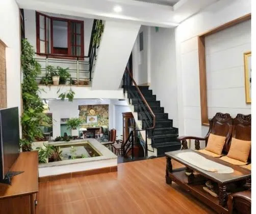 VỚI 9TỶ BẠN MUA ĐƯỢC NGÔI NHÀ NHƯ THẾ NÀO???
Diện tích 60m2, (4m x 15m) công nhận đủ.
- Kết cấu: Hầm để xe, 1 Trệt, 1 lửng, 2 lầu, 4PN, 4WC, PK, Phòng thờ, bếp giếng trời thoáng mát.,
- Chủ nhà dân xây dựng, Nhà xây cực kỳ chắc chắn, mát mẻ.,
- Hẻm xe
