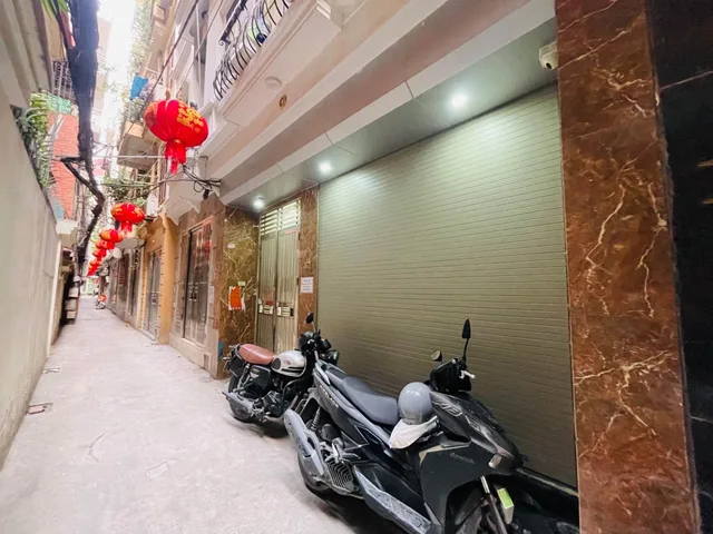 Bán nhà 65m² full thổ cư ngang 5.4m giá 17.99 tỷ tại Phường Cầu Giấy