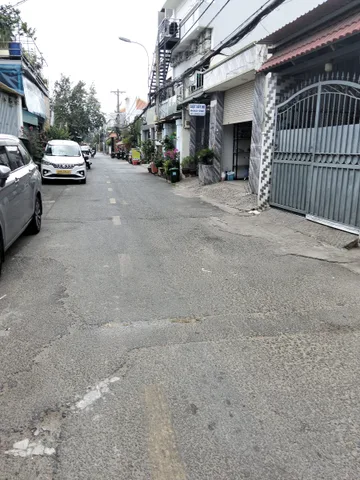 NHÀ CẤP 4 GÁC LỬNG MẶT TIỀN ĐƯỜNG,NGAY TRUNG TÂM,SÁT CHỢ THỦ ĐỨC KINH DOANH TỐT,DT142M2; 5,8 X 19