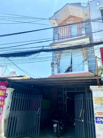 NHÀ 3 TẦNG MẶT TIỀN KINH DOANH GẦN BIỂN HÒN CHỒNG – DÒNG TIỀN TỐT

* Vị trí: Đường Đoàn Trần Nghiệp – Phường Bắc Nha Trang
* Diện tích: 125m² (ngang gần 5m)