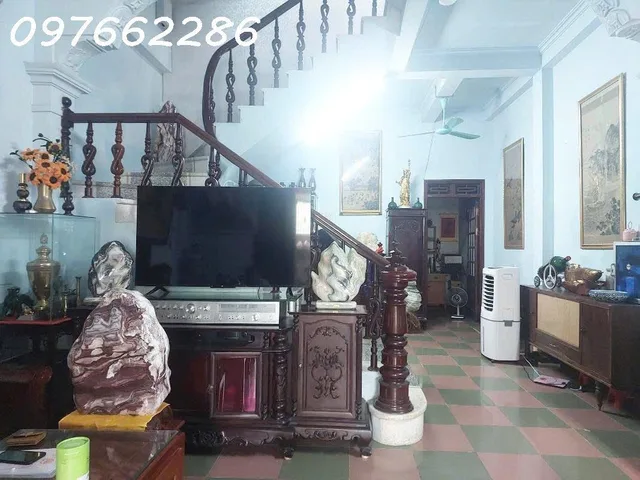 Bán  nhà Việt Hưng - 89m² - MT: 5m- nhà dân xây 3 tầng chắc chắn - lô góc - giá 13 tỷ