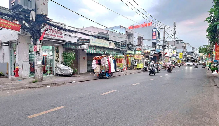 nhà gần khu t.ê.n l.ử.a, dt 60m2_chỉ hơn 5ty_hẻm xe hơi
