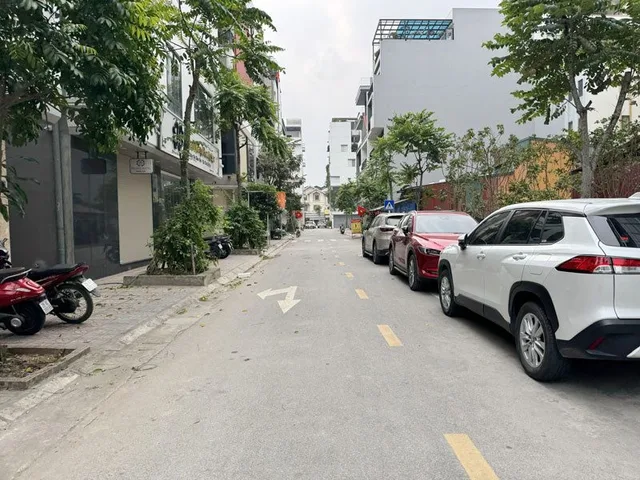Cần bán 50m2 đất TT1 TĐC Ngọc Thụy. Đường rộng 13m, ngay gần hồ điều hòa và công viên