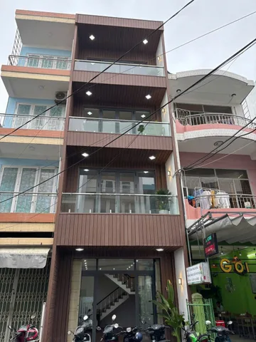 Bán nhà 4 tầng mặt tiền Huỳnh Thúc Kháng - khu phố kinh doanh ẩm thực sát Cầu Rồng