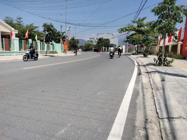CẦN TIỀN CẮT BÁN 2 LÔ ĐẤT FULL THỔ CƯ MẶT ĐƯỜNG NHÀ VUÔNG ( hương lộ 50A) XÃ DIÊN ĐIỀN

-DIỆN TÍCH 180M2 NGANG 6M GIÁ 1,9 TỶ
-DIỆN TÍCH 190M2 NGANG 5,3M GIÁ 2ty050trieu