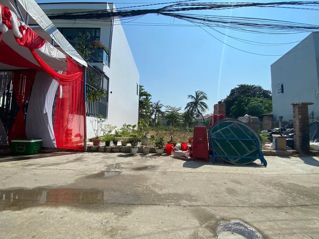 🔥 Bán đất hẻm 2/4 - trung tâm Nha Trang 
• Diện tích: 67m2, ngang 4m
• Đường hiện trạng 3,5m, cách đường 2/4 tầm 300m, di chuyển xuống biển 3p 
• Khu vực đông dân cư, tiện ích đầy đủ
• Hướng: Đông Bắc
• Giá: 2 tỷ 680 triệu có bớt