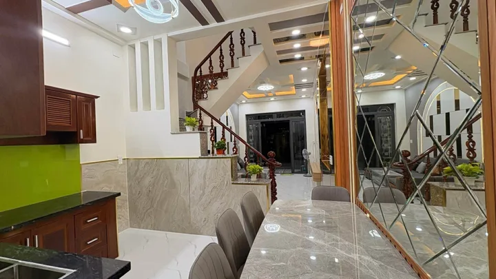 NHÀ ĐẸP-GIÁ TỐT NHÀ MỚI ĐẸP LUNG LINH 3 TẦNG-HẺM OTO 5m-HIỆP THÀNH-Q12- 5,x TỶ (x nhỏ xíu)