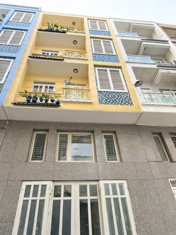 SÁT VÁCH ĐẦM SEN NHÀ ĐẸP 5 TÂNG BTCT VỚI 6PN HẺM XE HOI