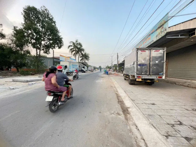bán 206 m2 mặt tiền kinh doanh TĐC Phước Thiền ngay gần vòng xoay Bến Cam Nhơn Trạch