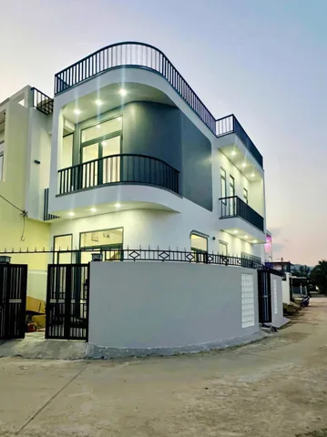 NHÀ 2 MẶT TIỀN DIÊN ĐIỀN – TRUNG TÂM DIÊN KHÁNH.
* 📍 Vị trí: Diên Điền, đường sáu sào, thôn trung 1
* 📐 Diện tích đất: 79,1m², Dtsd:120 m2.
* 🚗 Đường bê tông rộng 5–6m, ô tô đi thoải mái.
* 🌟 Khu dân cư an ninh, yên tĩnh, gần UBND & chợ Diên Điền
🏠 K