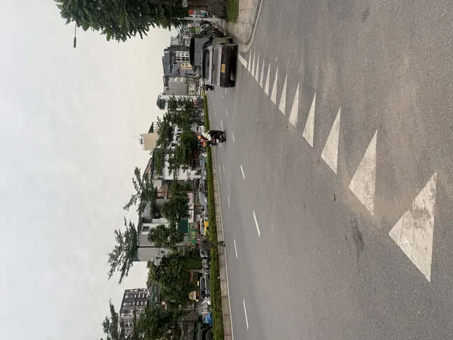 🏡TRUNG TÂM BỒ ĐỀ -LONG BIÊN -6 TẦNG THANG MÁY -GARA Ô TÔ 7 CHỖ - DT :100 MÉT -GIÁ CHỈ NHỈNH 30 TỶ

👉Vị trí :Cực đẹp 2 thoáng ba bước chân ra mặt phố Nguyễn Văn Cừ , nhà mới đẹp khách mua về ở luôn, nội thất ChẤT Lượng ,đặc biệt tặng lại hệ thống điện nă