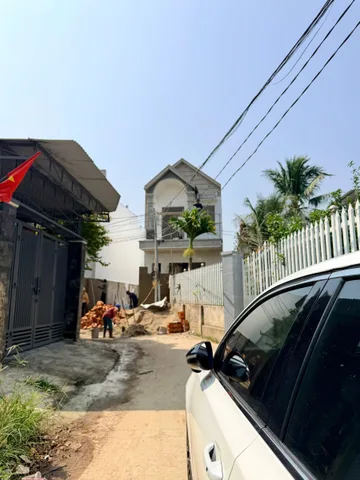 👉🏻Bán 2 căn nhà 1 trệt 1 lầu đúc mặt đường Xóm Tháp 2,Diên Phú .Đường ô tô thông ,Sân đậu ô tô 
👉🏻👉🏻Căn 1: Diện tích đất 95,1m DTXD 117m giá 2 tỷ 190tr
👉🏻👉🏻Căn 2 mái thái : Diện tích đất 134m.DTXD 133m giá 2 tỷ 450tr
👉🏻Kết cấu 3 phòng ngủ ,2wc ,phòng t