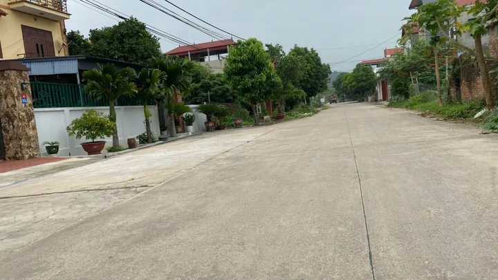 Nhỏ tiền, diện tích nhỏ xinh , hiếm có, gần sân bay nội bài, ô tô tránh.