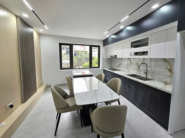 BÁN NHÀ NGÔ GIA TỰ,VIỆT HƯNG, Ô TÔ VÀO NHÀ, 6 TẤNG THANG MÁY, NHỈNH 10 TỶ