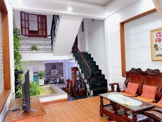 ĐỐI DIỆN TRUNG TÂM CUNG ỨNG DỊCH VỤ CÔNG TÂN PHÚ VỚI GIÁ 8TỶ

- Kết cấu: Hầm để xe, 1 Trệt, 1 lửng, 2 lầu, 4PN, 4WC, PK, Phòng thờ, bếp giếng trời thoáng mát, hồ cá phong thủy
- Chủ nhà dân xây dựng, Nhà xây cực kỳ chắc chắn, mát mẻ.,
- Hẻm 8m, Hẻm th