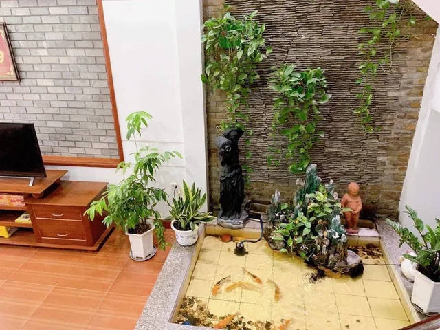 ĐỐI DIỆN TRUNG TÂM CUNG ỨNG DỊCH VỤ CÔNG TÂN PHÚ VỚI GIÁ 8TỶ

- Kết cấu: Hầm để xe, 1 Trệt, 1 lửng, 2 lầu, 4PN, 4WC, PK, Phòng thờ, bếp giếng trời thoáng mát, hồ cá phong thủy
- Chủ nhà dân xây dựng, Nhà xây cực kỳ chắc chắn, mát mẻ.,
- Hẻm 8m, Hẻm th
