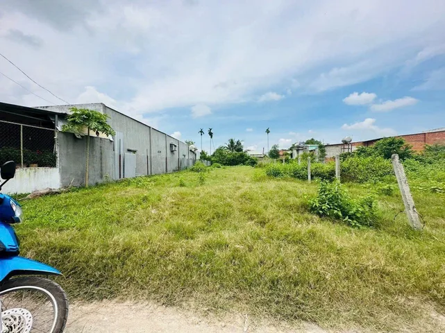 BÁN NHANH LÔ ĐẤT NGAY NGÃ TƯ NÔNG TRƯỜNG, GẦN SÁT KCN PHƯỚC ĐÔNG. DT 360M2, GIÁ 980 TRIỆU. SHR