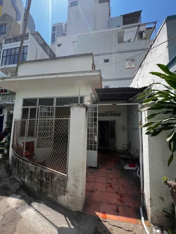 Nhà Trung Tâm Phố Tây Nha Trang Góc 2 Mặt Thoáng Gần Biển Nha Trang