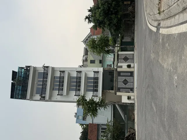 Bán nhà 75.6m² có sẵn 75m² thổ cư ngang 4.2m giá 28.9 tỷ tại Đường Bát Khối Phường Long Biên