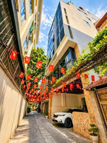 Tòa nhà văn phòng 9 tầng khu Bách Khoa – Ngõ ô tô kinh doanh – 235m2 hầm rộng, dòng tiền khủng
