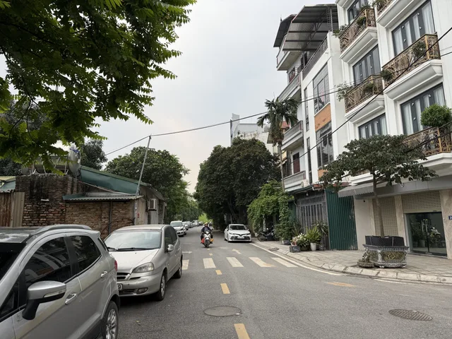 Bán nhà 70.5m² có sẵn 70m² thổ cư ngang 4.2m giá 26.5 tỷ tại Đường Bát Khối Phường Long Biên