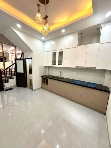 Bán nhà Định Công Thượng – Giá 12.3 tỷ – DT 45m² x 5 tầng – ô tô đỗ cửa, 2 thoáng, sát phố