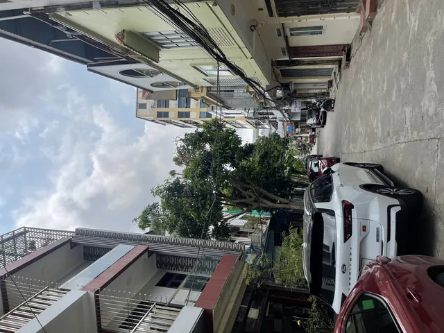 +Dt=64,5m2, mt=5m
+ Nhà 4 tầng dân xây mới xây 2020, 
+ 1,phòng thờ, khách, bếp, 4 phòng ngủ, 3 wc, 
+ Đường rộng 8m ô tô đỗ ngày đêm
+ chỉ cách đường Trần Hưng Đạo 39m
+ Gần ngay cafe cộng và các cơ quan hành chính , rất nhiều tiện ích