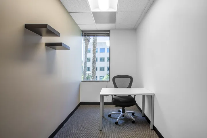 Văn phòng riêng cho 2 người tại Regus V Building