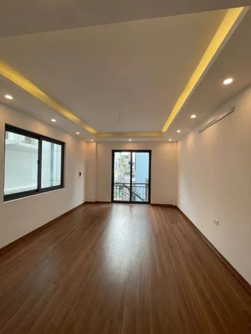 Bán gấp giá rẻ ô tô kinh doanh Ngõ Quỳnh 32m, 4 tầng, mặt tiền 4m, 8.5 tỷ Hai Bà Trưng.