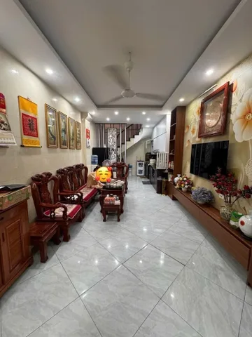 Hoàng Mai, nhỉnh 9 tỉ oto dừng cửa, bãi oto sát nhà ngay chợ đêm Lĩnh Mam