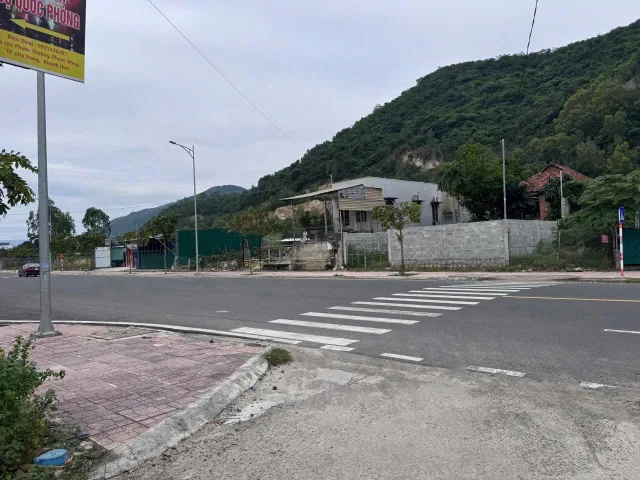 BÁN ĐẤT ĐƯỜNG OTO GẦN TỈNH LỘ 3 PHƯỚC ĐỒNG - NAM NHA TRANG
- Diện tích 94m2 full ODT
- Ngang 5m. Hướng Tây Bắc
- Đường trước đất rộng 5m thông ra Tỉnh Lộ 3