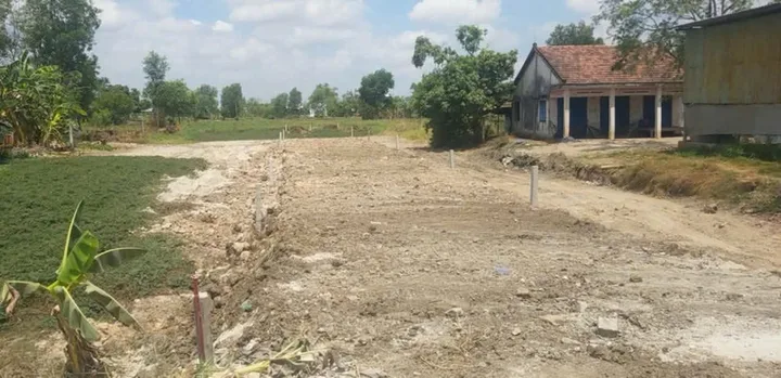 Bán Đất 2417.1m2 có sẵn 300 m2 thổ cư giá 1.6 tỷ tại Xã Hòa Khánh Tây Ninh