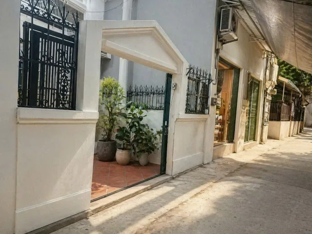 Bước chân ra hồ điều hòa tận hưởng không khí trong lành mát mẻ gần khu Ngã Tư Vọng – 55m2 x 3 tầng ô tô tránh trước nhà