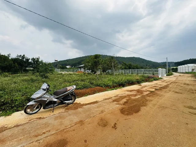 Đất thị trấn Nam Ban chỉ 400m ra đường nhựa. Giá 780tr/285m2. ngang 8m mặt tiền.
