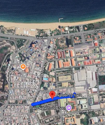 💥CỰC HIẾM! 
     • BÁN ĐẤT TẶNG NHÀ MẶT ĐƯỜNG NGUYỄN LỘ TRẠCH -- 800m RA BIỂN NHA TRANG
👉 Vị Trí Trung Tâm, Tiện ích Cận Kề - Phù hợp An Cư Hay Đầu Tư đều đẹp

   • DT : 100m2 ( Ngang 4,96m  x 20,09 m )
   • Hướng Nhà Tây  Nam
   • Chuẩn Sổ Hoàn Côn