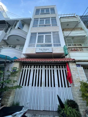 Hẻm Thái Nguyên, P. Phương Sài, cách đường lớn chỉ 10m, gần Nhà Thờ Đá – Ga Nha Trang – Cung Văn Hóa.
🚗 Hẻm ô tô 3,5m, khu trung tâm thuận tiện kinh doanh lưu trú.