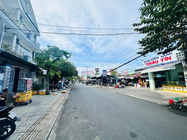 NỀN BIỆT THỰ 355M MẶT TIỀN ĐƯỜNG SỐ 4 KDC CHỢ CHÙA ĐỐI DIỆN CHỢ