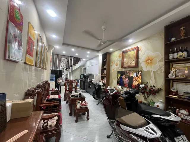 💥SIÊU PHẨM DƯƠNG QUẢNG HÀM💥  trung tâm Cầu Giấy, ngõ thông tứ tung, gần chợ, ô tô đỗ cửa chỉ hơn 12 tỷ