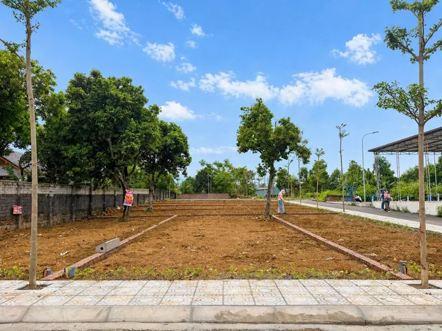 Cắt bán lô đất 100m2 gần QL21a (Hòa Lạc) giá rẻ hơn xung quanh 200 triệu