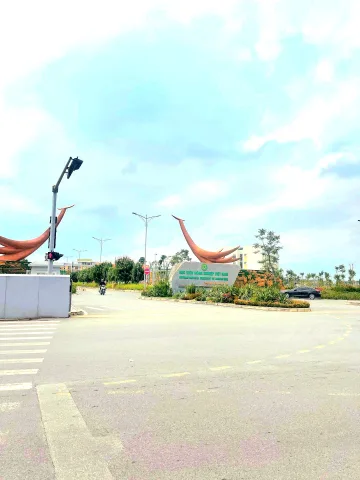 BÁN MẶT PHỐ TRÂU QUỲ VỈA HÈ OTÔ TRÁNH KINH DOANH SẦM UẤT NGÀY ĐÊM