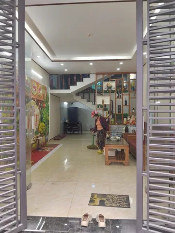 Cho thuê nhà đẹp 5 ngủ ở Văn Cao - Hải Phòng full đồ