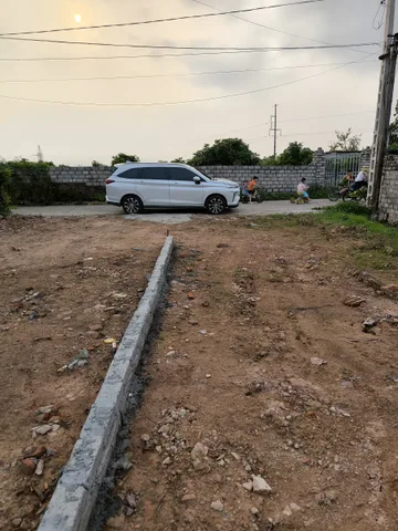 Chỉ 2 tỷ có 180m2 đất full thổ cư.
Đất có sổ đỏ,đối diện công viên, gần trường học, chợ, bệnh viện và khu thương mại.
Đường ô tô 9m , cách 100m ra đường 36m m
Phù hợp ở,làm VP, nhà hàng.
LH 097 973 3536