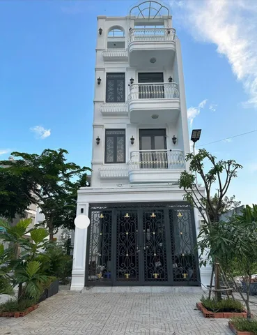 BÁN NHÀ GÓC 2 MẶT TIỀN HẺM 40 VÕ VĂN HÁT Q9